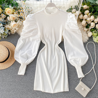 Modern női ruha ovális nyakkivágással és széles ujjakkal több színben