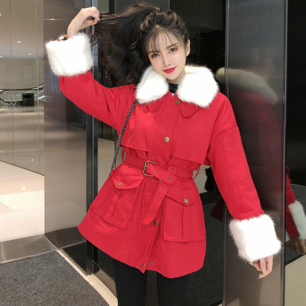 Piros és bézs színű női téli kabát gallérral és ujjakkal