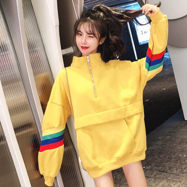 Καθημερινή γυναικεία μπλούζα με τσέπη σε κίτρινο και μαύρο χρώμα