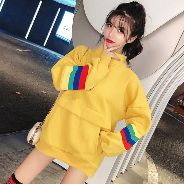 Καθημερινή γυναικεία μπλούζα με τσέπη σε κίτρινο και μαύρο χρώμα