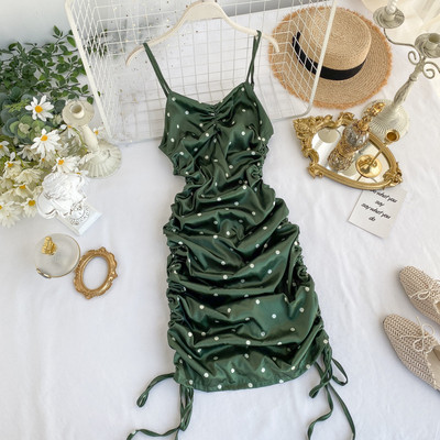 Stílusos női ruha zöld színben pöttyökkel és vékony pántokkal