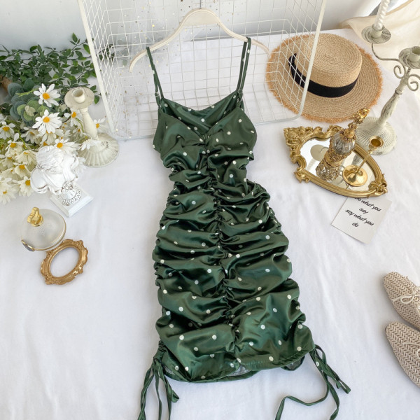 Stílusos női ruha zöld színben pöttyökkel és vékony pántokkal