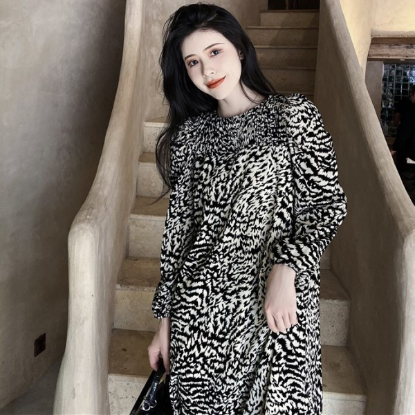 Széles, hétköznapi ruha állatmintával