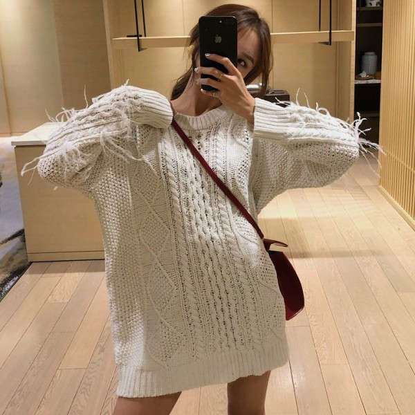 Μακρύ χειμερινό πουλόβερ  με κρόσσια στα μανίκια