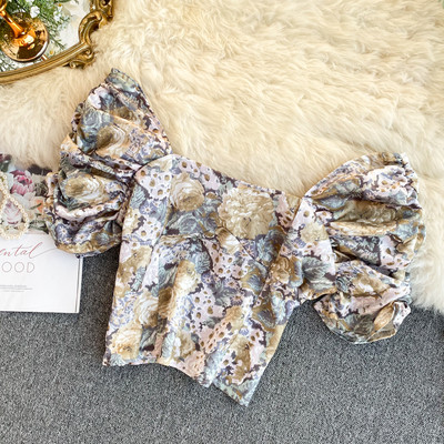 Modern női rövid blúz, széles ujjal és virágmintával, két színben