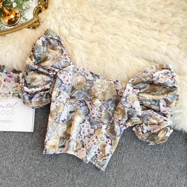 Modern női rövid blúz, széles ujjal és virágmintával, két színben