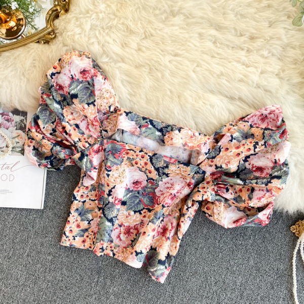 Modern női rövid blúz, széles ujjal és virágmintával, két színben