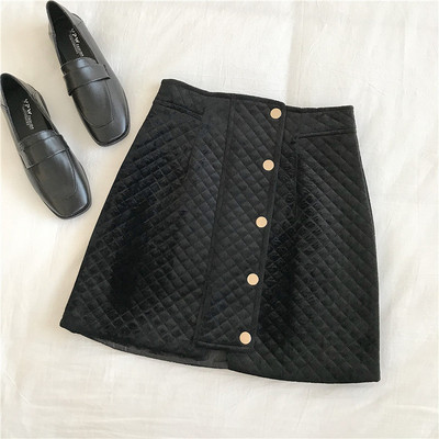 Modern női szoknya gombokkal, magas derékkal, négy színben