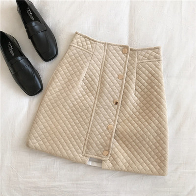 Modern női szoknya gombokkal, magas derékkal, négy színben