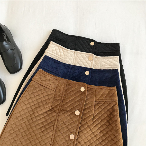 Modern női szoknya gombokkal, magas derékkal, négy színben