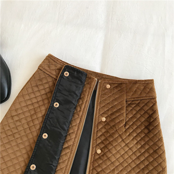 Modern női szoknya gombokkal, magas derékkal, négy színben