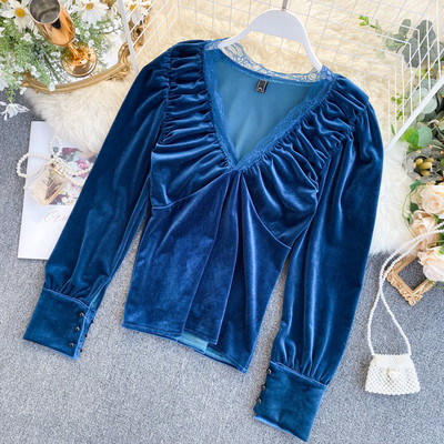 Κομψή γυναικεία μπλούζα με λαιμόκοψη και δαντέλα σε διάφορα χρώματα