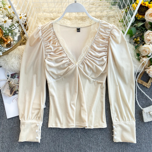 Κομψή γυναικεία μπλούζα με λαιμόκοψη και δαντέλα σε διάφορα χρώματα