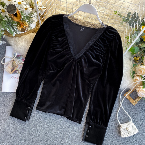 Κομψή γυναικεία μπλούζα με λαιμόκοψη και δαντέλα σε διάφορα χρώματα