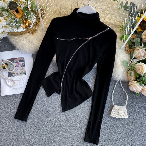 Modern női testhezálló blúz cipzárral és pólógallérral fekete és bézs színben