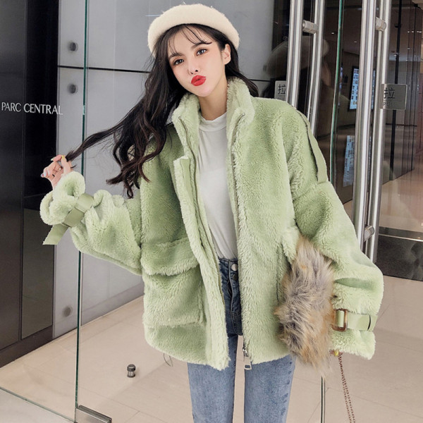 Női tollkabát nagy zsebekkel, rózsaszín, bézs és zöld színben