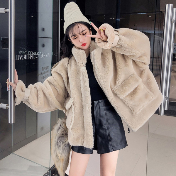 Női tollkabát nagy zsebekkel, rózsaszín, bézs és zöld színben