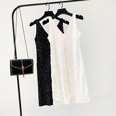 Modern női ruha flitterekkel, széles pántokkal, több színben