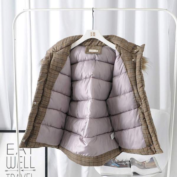 Női alkalmi kockás téli kabát kapucnival és barna pehelyszínnel