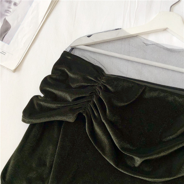 Γυναικεία βελούδινη μπλούζα σε δύο χρώματα με οβάλ λαιμόκοψη