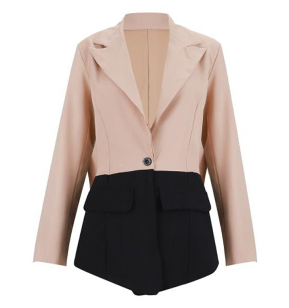 Κομψό γυναικείο σακάκι με βαθύ λαιμόκοψη και κουμπιά