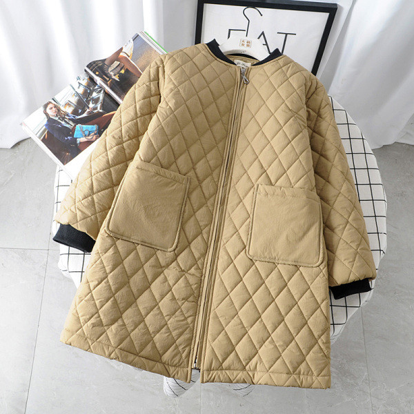 Női lezser hosszú téli kabát zsebekkel és O-nyakú barna, fekete és piros színben