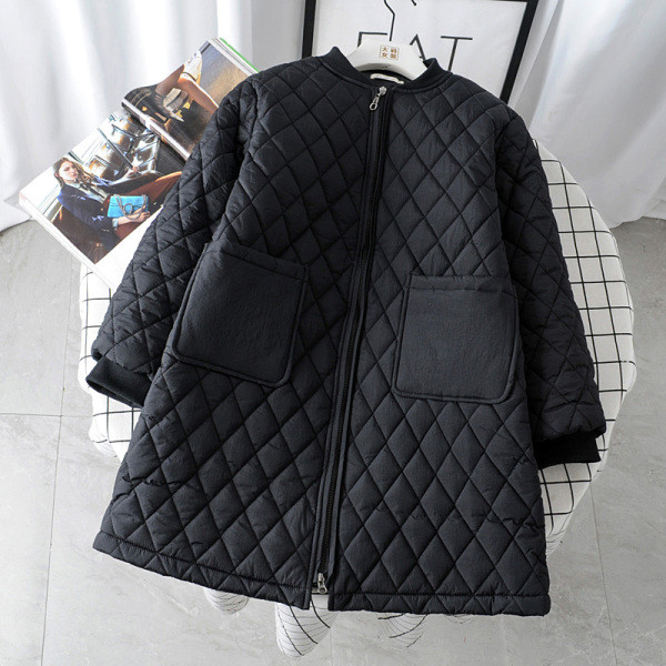 Női lezser hosszú téli kabát zsebekkel és O-nyakú barna, fekete és piros színben