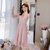 Hosszú szabású csipkeruha fehér és rózsaszín színben