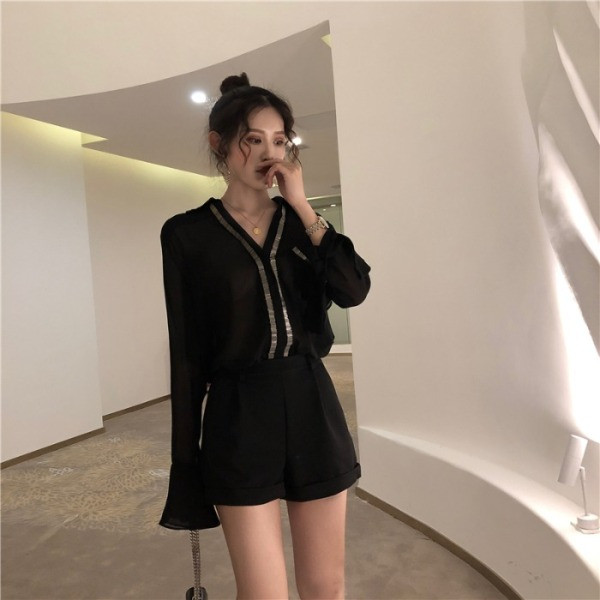 Elegáns női sifon ing fém elemekkel