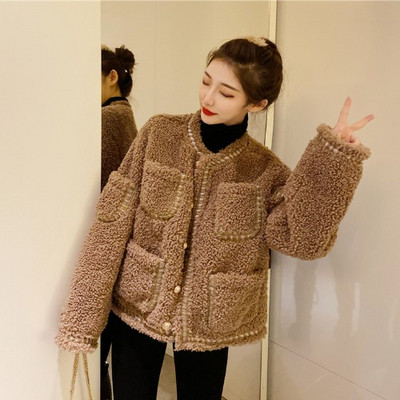 Rövid pehelykabát barna és fekete zsebekkel