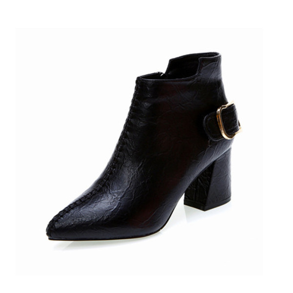 Női alkalmi csizma vastag sarokkal és csattal fekete és barna színben