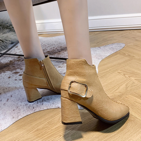 Női alkalmi csizma vastag sarokkal és csattal fekete és barna színben