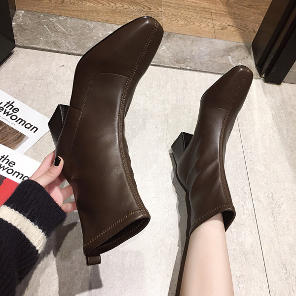 Eko bőrből készült alkalmi női csizma barna és fekete színben, vastag sarokkal