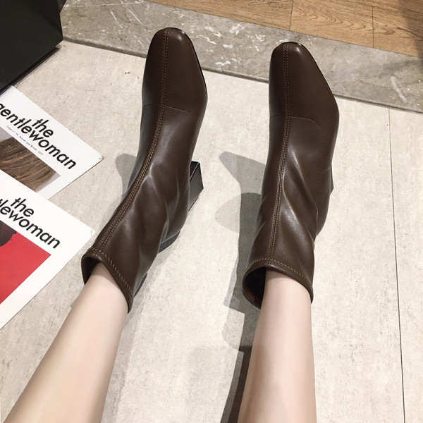 Eko bőrből készült alkalmi női csizma barna és fekete színben, vastag sarokkal