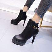 Modern női csizma vékony sarokkal és cipzárral - két modell