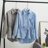 Alkalmi női ing derékkötővel és szürke és kék zsebbel