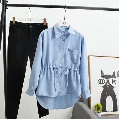 Alkalmi női ing derékkötővel és szürke és kék zsebbel