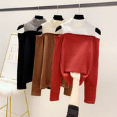 Modern női pulóver csupasz váll és pólógallérral