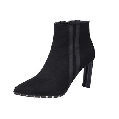 Μοντέρνες γυναικείες μπότες σε οικολογικό σουέτ με πέτρες σε μπεζ και μαύρο χρώμα