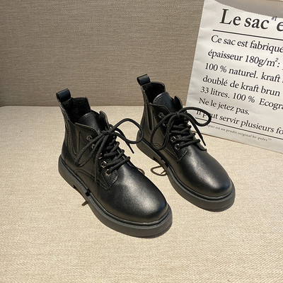 Női alkalmi csizma eko bőrből, fűzővel és alacsony talppal