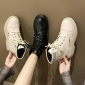 Női alkalmi csizma fehér és fekete színben, öko bőrből