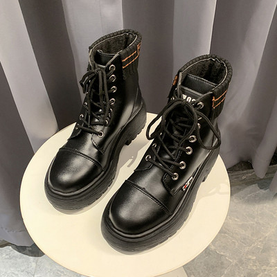 Női alkalmi csizma fehér és fekete színben, öko bőrből