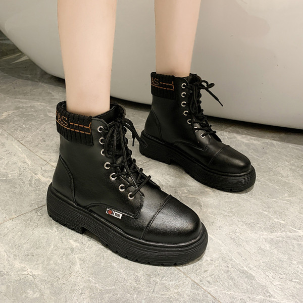 Női alkalmi csizma fehér és fekete színben, öko bőrből