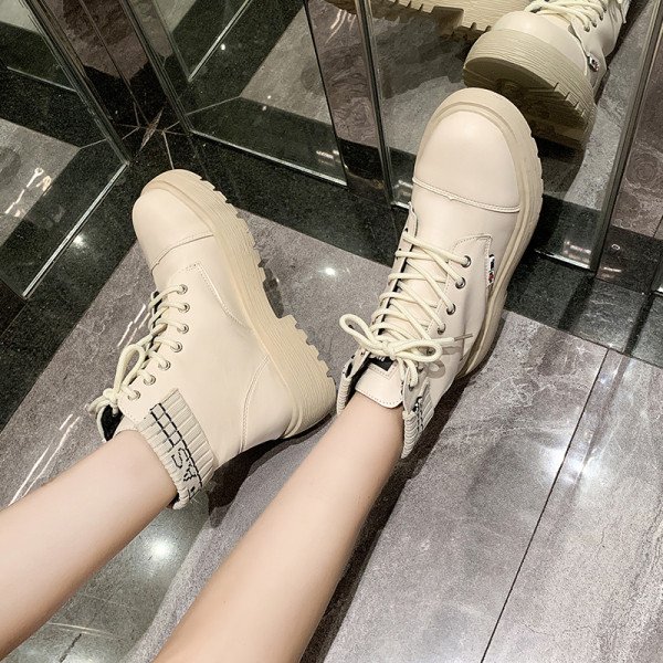 Női alkalmi csizma fehér és fekete színben, öko bőrből