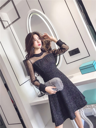 Γυναικείο φόρεμα με δαντελωτά μανίκια και κομψό μοτίβο