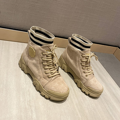 Γυναικείες casual μπότες με σκληρή σόλα σε μαύρο και μπεζ χρώμα