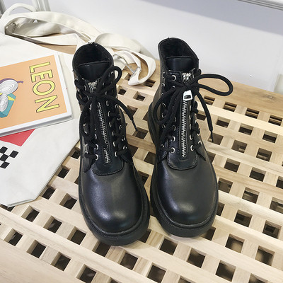 Γυναικείες casual μπότες σε λευκό και μαύρο χρώμα με φερμουάρ και κορδόνια