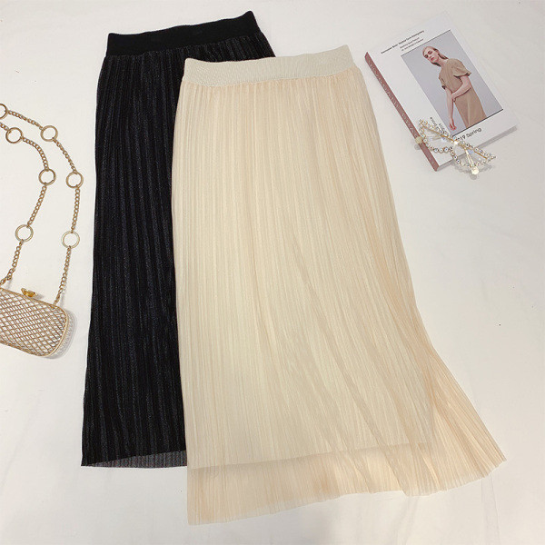 Modern, fényes hatású női szoknya fekete és bézs színben