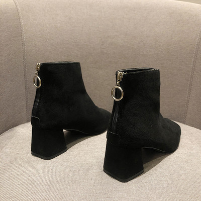 Öko bőrből készült, alacsony sarkú női csizma több színben