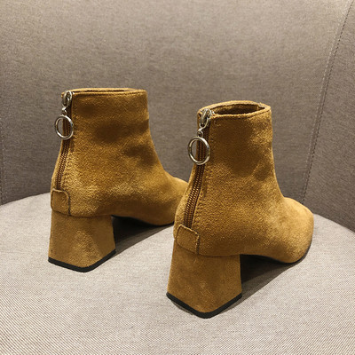 Öko bőrből készült, alacsony sarkú női csizma több színben